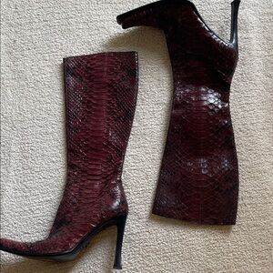 Chic Burgundy Snakeskin Heeled Boots